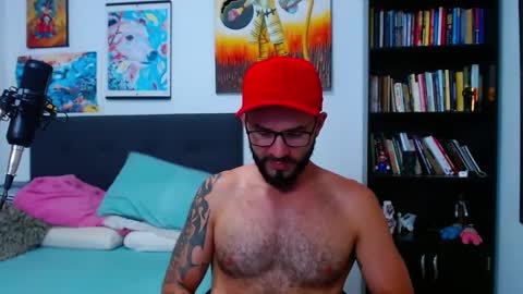 Snapshot of akiles_r chatting on 03.05.25 akiles online show from 03.05.25