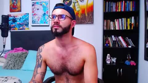 Snapshot of akiles_r chatting on 03.10.25 akiles online show from 03.10.25