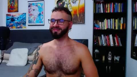 Snapshot of akiles_r chatting on 09.29.25 akiles online show from 09.29.25