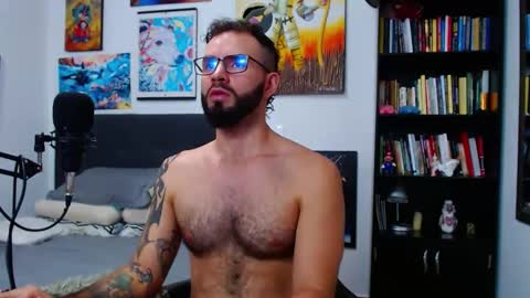 Snapshot of akiles_r chatting on 10.07.25 akiles online show from 10.07.25