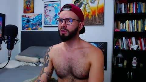 Snapshot of akiles_r chatting on 10.10.25 akiles online show from 10.10.25