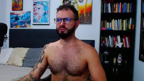 Snapshot of akiles_r chatting on 10.13.25 akiles online show from 10.13.25