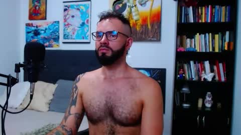 Snapshot of akiles_r chatting on 10.14.25 akiles online show from 10.14.25