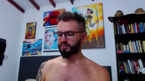 Snapshot of akiles_r chatting on 10.21.25 akiles online show from 10.21.25