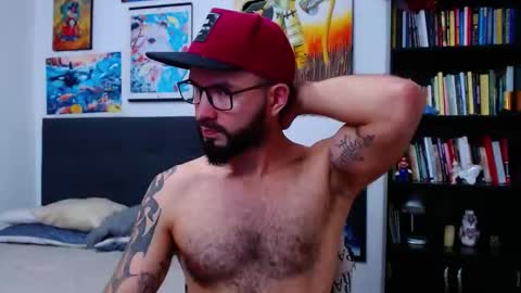 Snapshot of akiles_r chatting on 10.22.25 akiles online show from 10.22.25