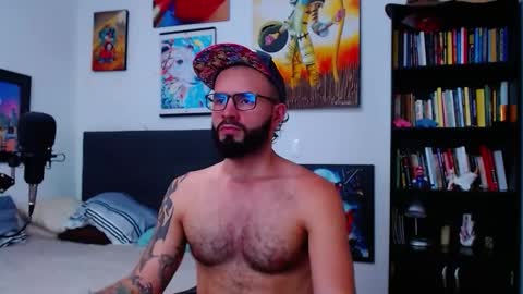 Snapshot of akiles_r chatting on 11.13.25 akiles online show from 11.13.25