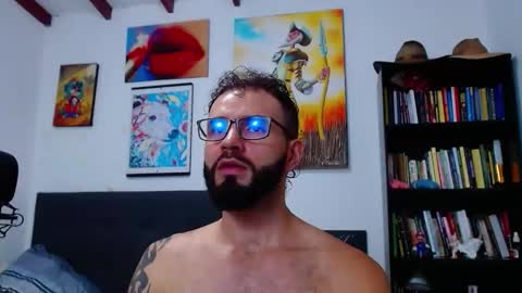 Snapshot of akiles_r chatting on 11.19.25 akiles online show from 11.19.25