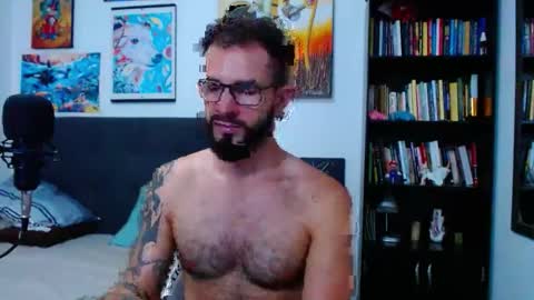 Snapshot of akiles_r chatting on 11.25.25 akiles online show from 11.25.25