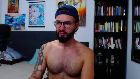 Snapshot of akiles_r chatting on 11.25.25 akiles online show from 11.25.25