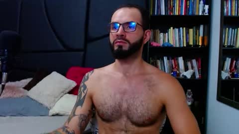 Snapshot of akiles_r chatting on 12.16.25 akiles online show from 12.16.25