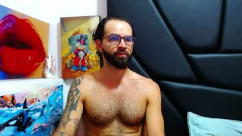Snapshot of akiles_r chatting on 06.18.26 akiles online show from 06.18.26