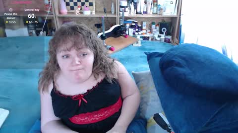 Snapshot of akindmodel chatting on 10.13.25 Natalie online show from 10.13.25