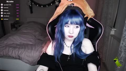 akirahartyx online show from 12.20.24