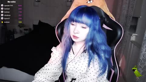 akirahartyx online show from 01.26.25