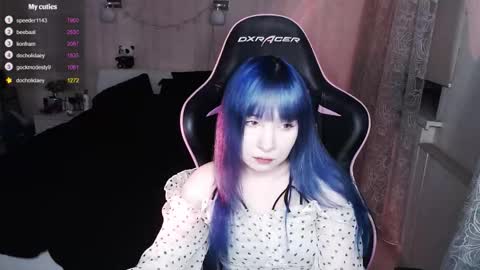 akirahartyx online show from 11.17.25