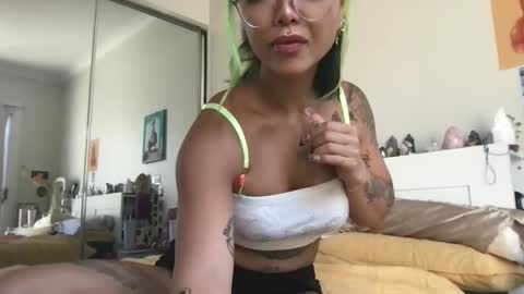 Snapshot of akirazayy chatting on 12.01.25 Akira Zay online show from 12.01.25