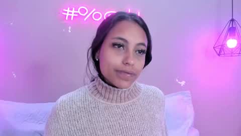 Snapshot of alahia_betancur chatting on 03.07.25 Alahia  online show from 03.07.25
