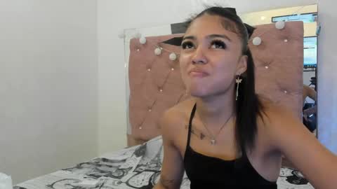 Snapshot of alaia2_ chatting on 05.16.26 Alaia2 online show from 05.16.26