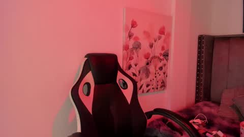 Snapshot of alaia_carter chatting on 10.14.25 Alaia Carter online show from 10.14.25