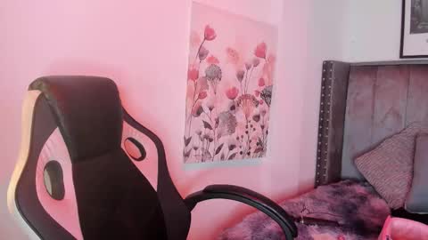 Snapshot of alaia_carter chatting on 11.13.25 Alaia Carter online show from 11.13.25