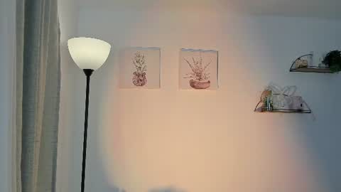 Snapshot of alaiarogerss chatting on 07.18.26 online show from 07.18.26
