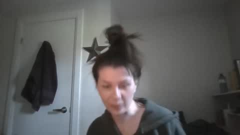 Snapshot of alainaseren chatting on 05.19.26 alainaseren online show from 05.19.26