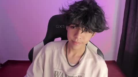 Snapshot of alan18n chatting on 12.29.24 alan18n online show from 12.29.24