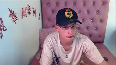 Snapshot of alan_mora chatting on 11.08.25 alan_mora online show from 11.08.25