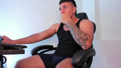 Snapshot of alan_muscle chatting on 02.05.25 Alan online show from 02.05.25