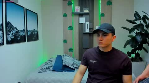 Alan  Kevin can we reach 100 thumbs up please guys  online show from 03.16.26