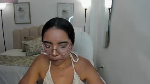 Snapshot of alana_martiins chatting on 06.15.26 alana online show from 06.15.26