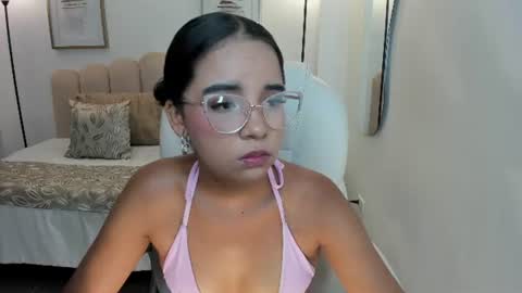 Snapshot of alana_martiins chatting on 06.21.26 alana online show from 06.21.26