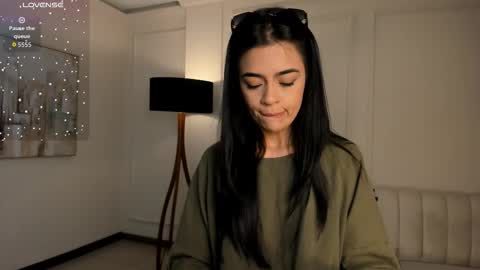 Alana online show from 11.21.25