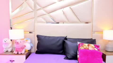 Snapshot of alanajones1 chatting on 12.12.24 alana online show from 12.12.24