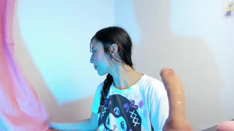 Snapshot of alanalois_ chatting on 09.14.25 ALANA Please follow me online show from 09.14.25