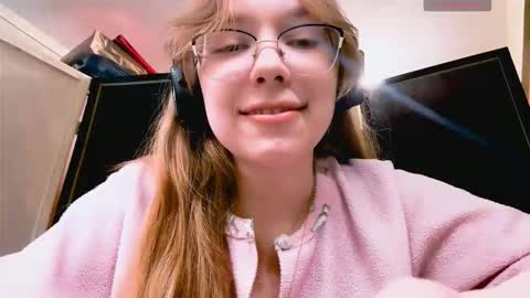 Stella online show from 12.04.25