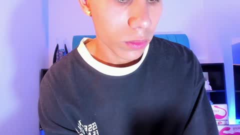 Snapshot of alannaughty_ chatting on 12.18.24 alannaughty_ online show from 12.18.24