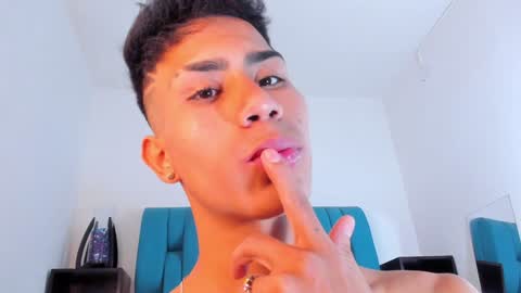 Snapshot of alannaughty_ chatting on 01.16.25 alannaughty_ online show from 01.16.25