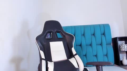 Snapshot of alannaughty_ chatting on 01.25.25 alannaughty_ online show from 01.25.25