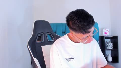 Snapshot of alannaughty_ chatting on 01.26.25 alannaughty_ online show from 01.26.25