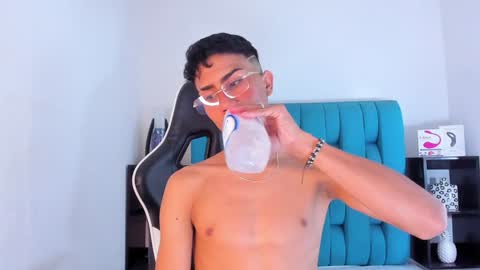 Snapshot of alannaughty_ chatting on 01.26.25 alannaughty_ online show from 01.26.25