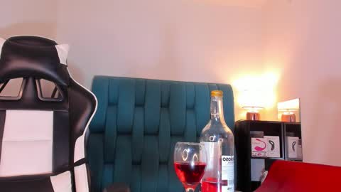 Snapshot of alannaughty_ chatting on 02.14.25 alannaughty_ online show from 02.14.25