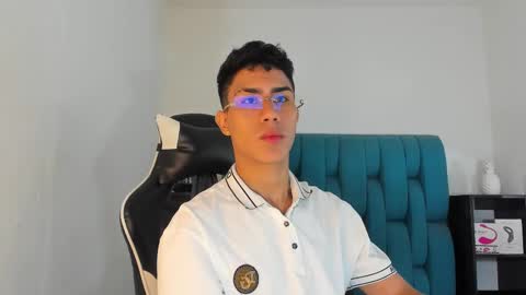 Snapshot of alannaughty_ chatting on 03.02.25 alannaughty_ online show from 03.02.25