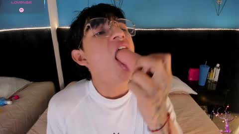 Snapshot of ale_aurarashi chatting on 09.17.25 ale_aurarashi online show from 09.17.25