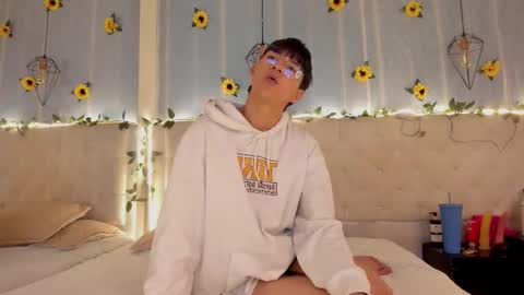 Snapshot of ale_aurarashi chatting on 10.30.25 ale_aurarashi online show from 10.30.25