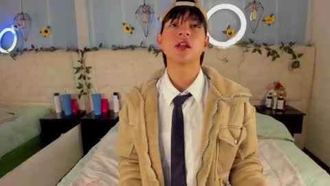 Snapshot of ale_aurarashi chatting on 11.22.25 ale_aurarashi online show from 11.22.25