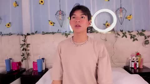 Snapshot of ale_aurarashi chatting on 11.23.25 ale_aurarashi online show from 11.23.25