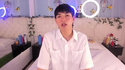 Snapshot of ale_aurarashi chatting on 11.25.25 ale_aurarashi online show from 11.25.25