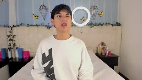 Snapshot of ale_aurarashi chatting on 11.28.25 ale_aurarashi online show from 11.28.25