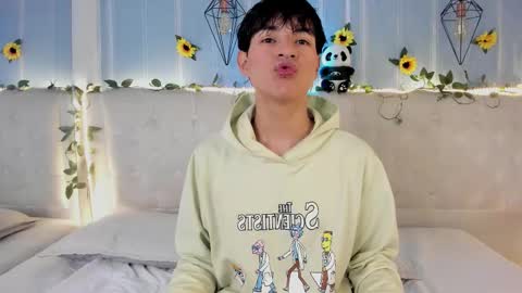 Snapshot of ale_aurarashi chatting on 12.01.25 ale_aurarashi online show from 12.01.25